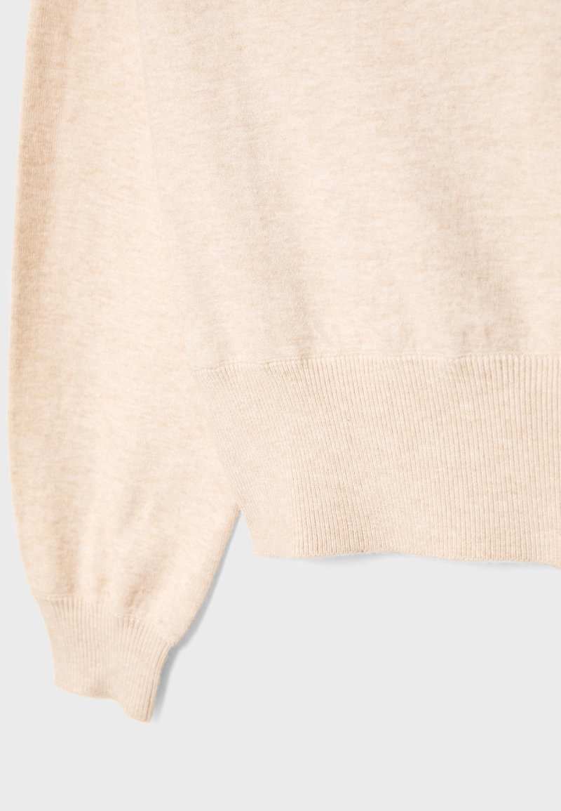 Трикотажный свитер с вырезом «лодочка»