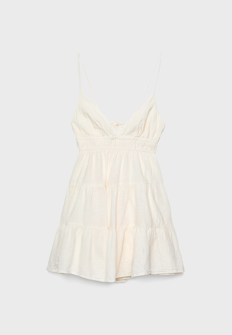 Короткое струящееся платье с завязками на спине