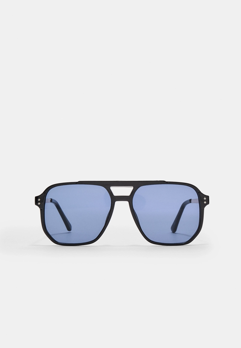 Винтажные солнцезащитные очки с цветными линзами