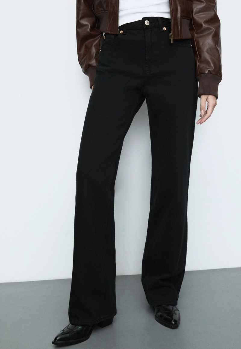 D92 Джинсы прямого широкого кроя