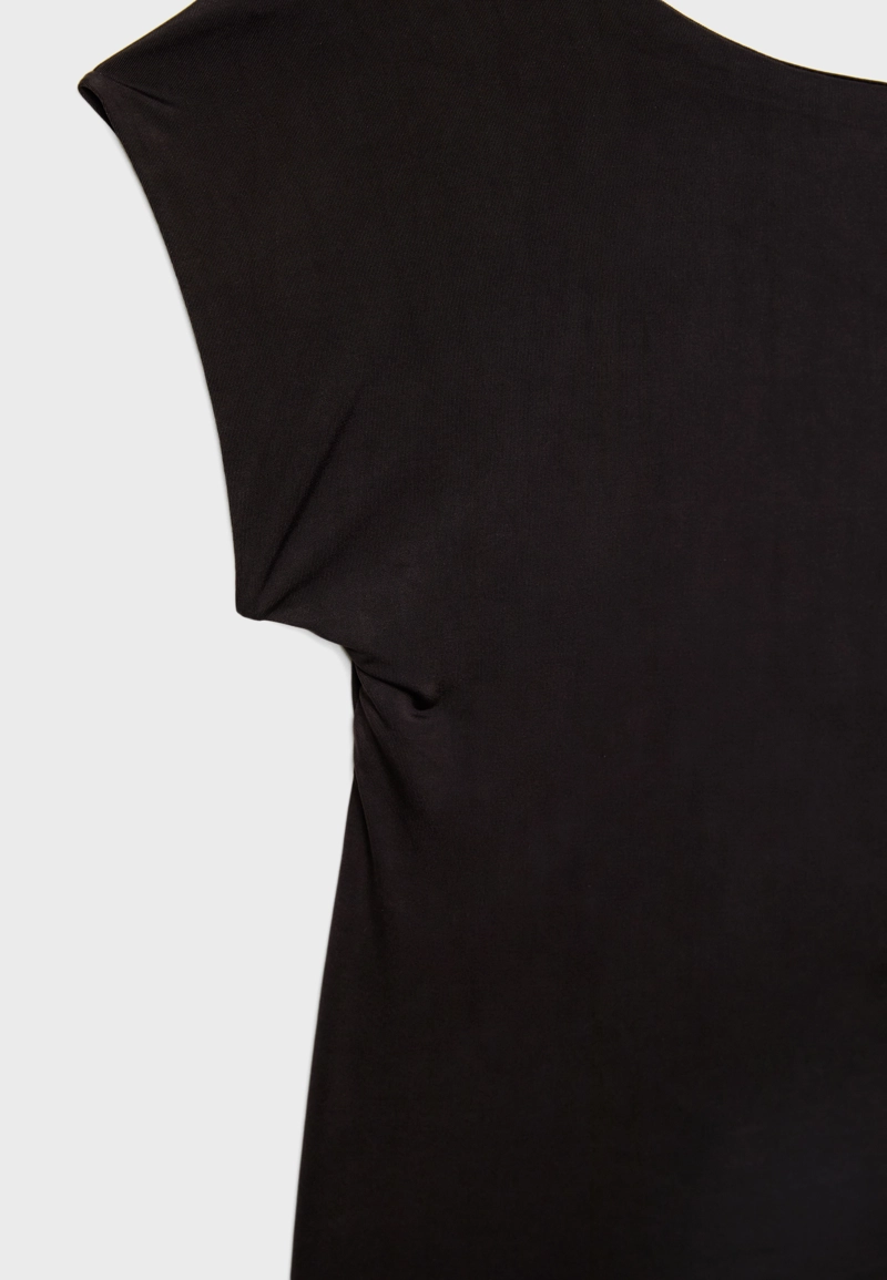 Футболка с открытой спиной