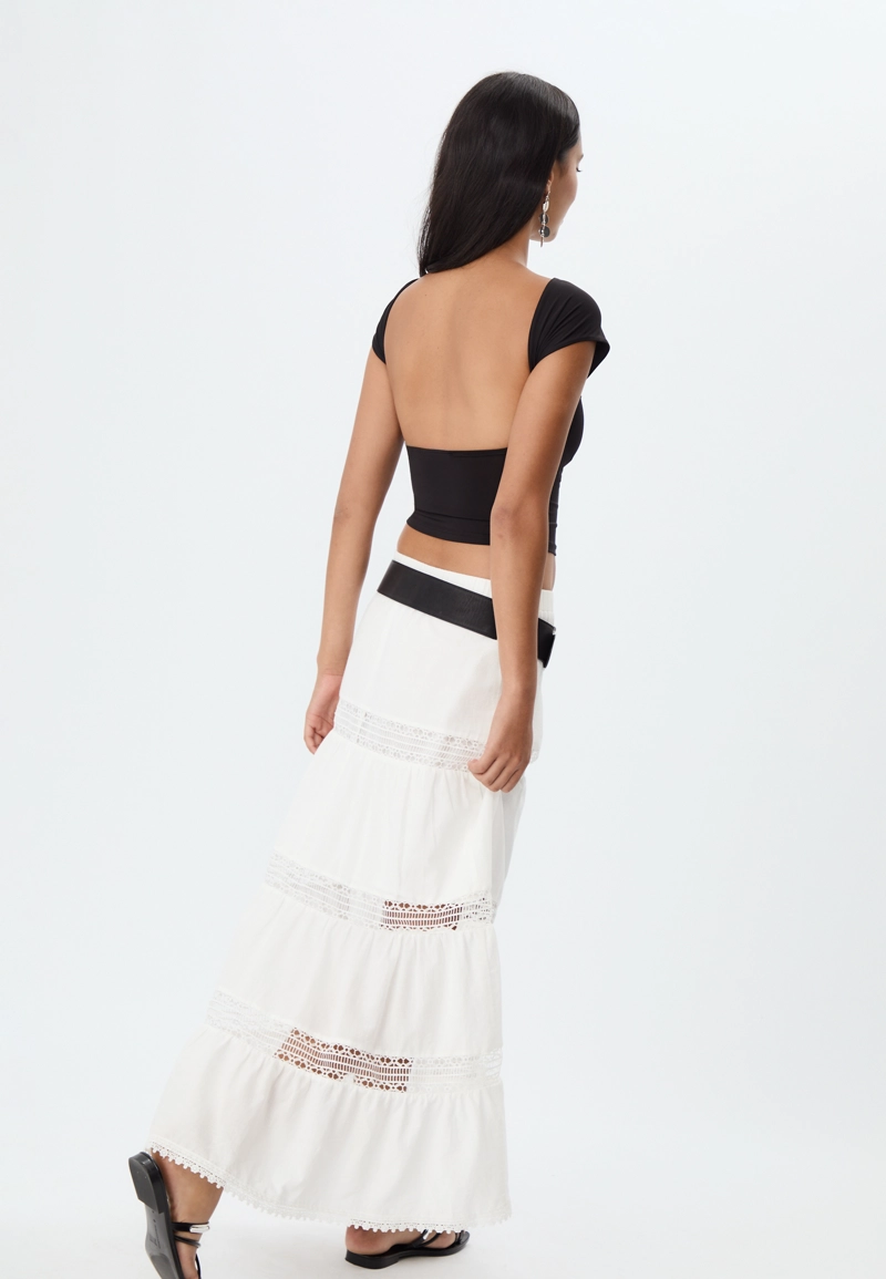 Футболка с открытой спиной