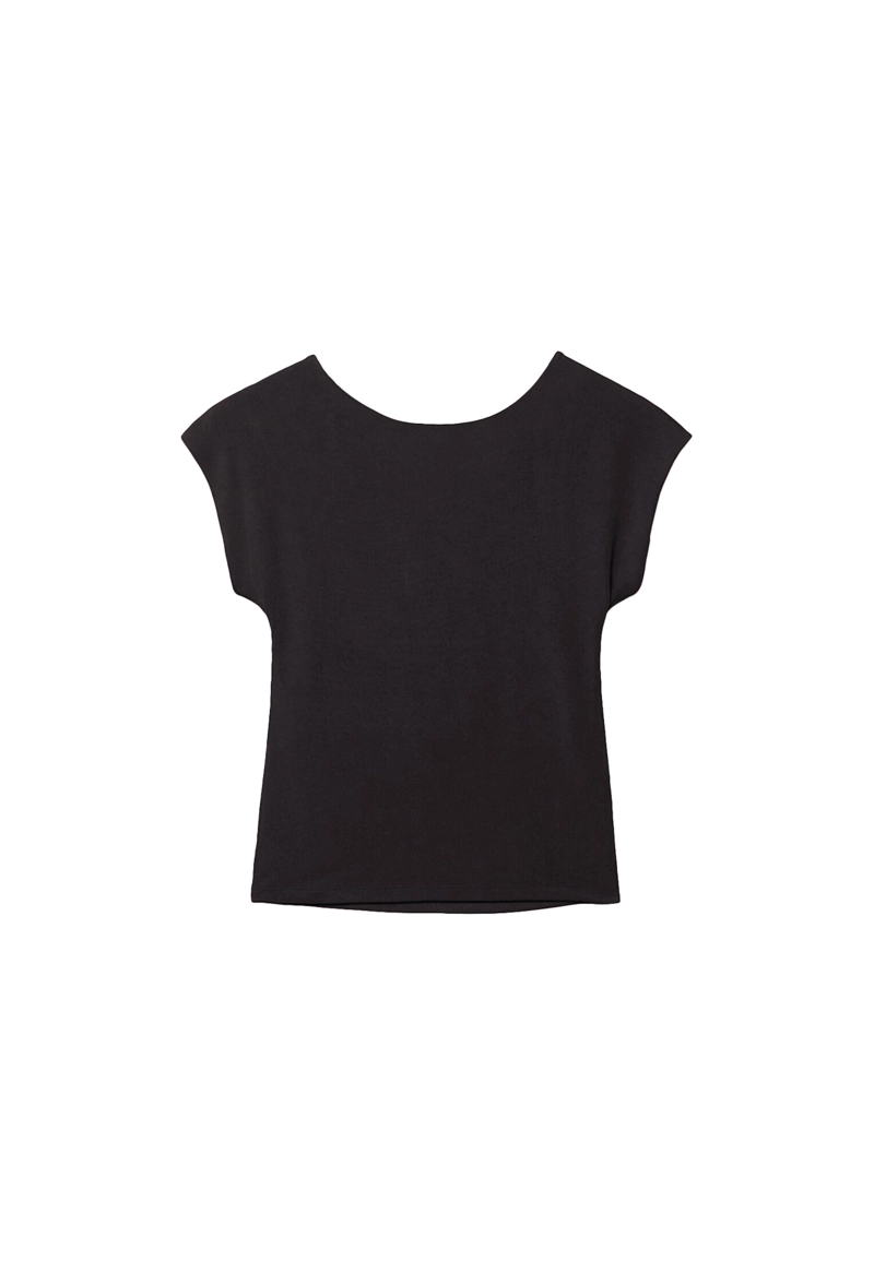 Футболка с открытой спиной