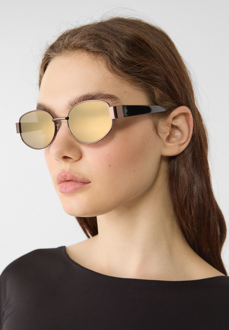 Очки с металлическими дужками