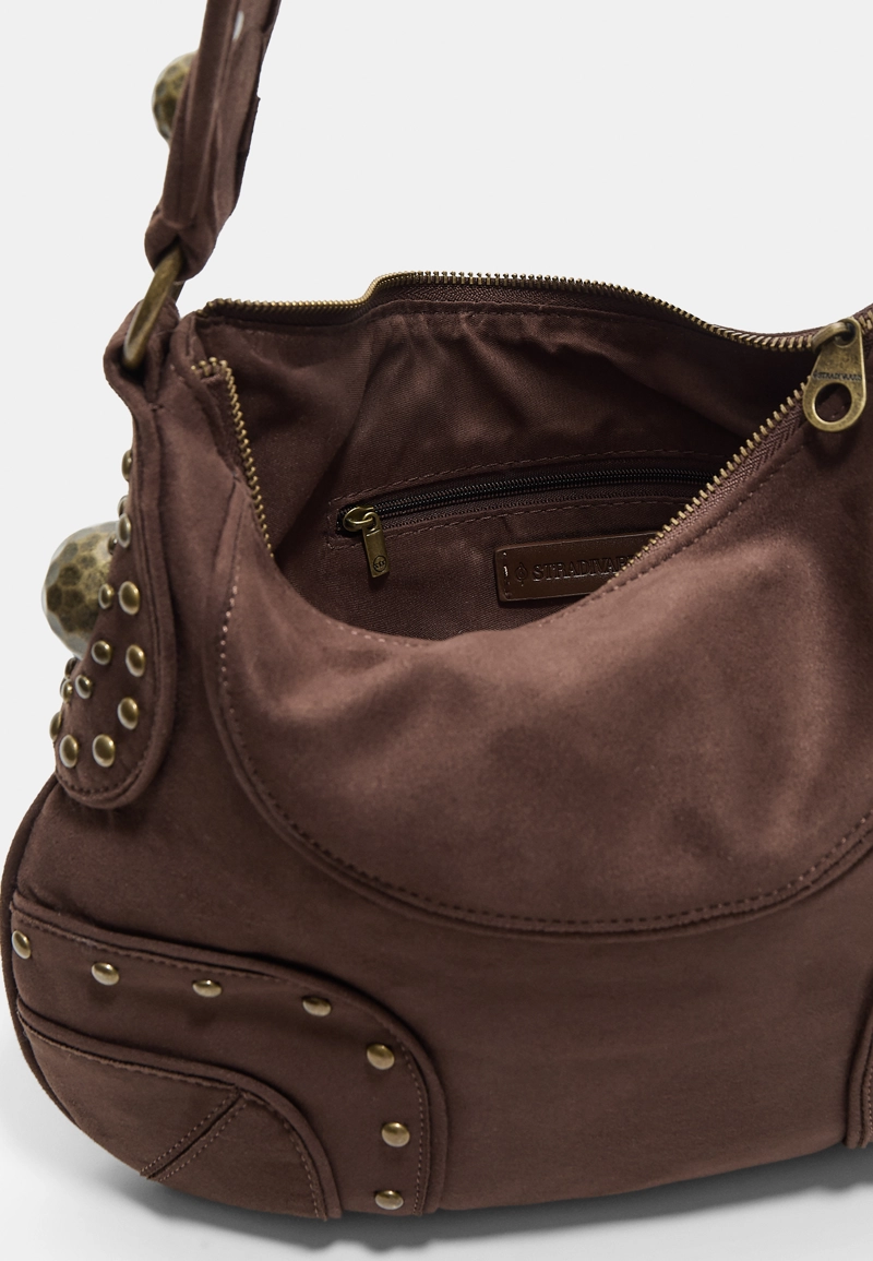 Сумка на плечо с заклепками