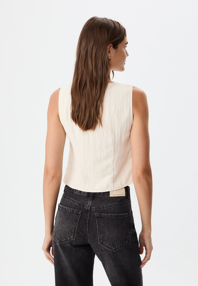 Текстурный топ на пуговицах