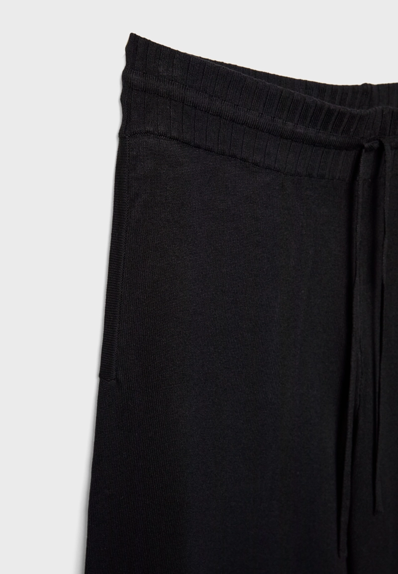 Длинные трикотажные брюки