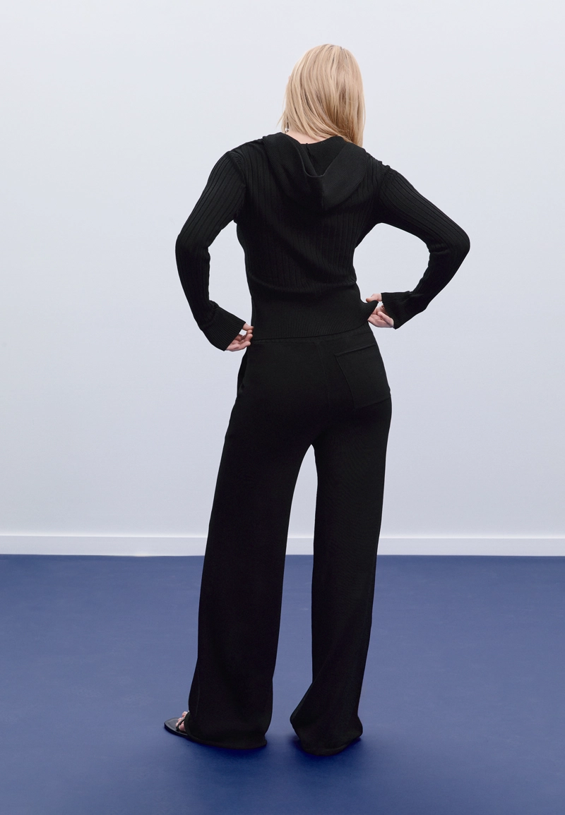 Длинные трикотажные брюки