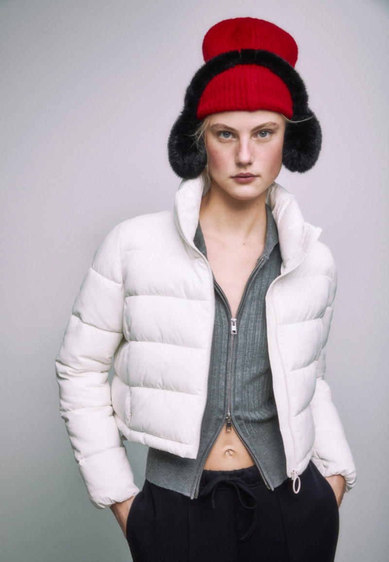 Стеганая куртка с высоким воротником