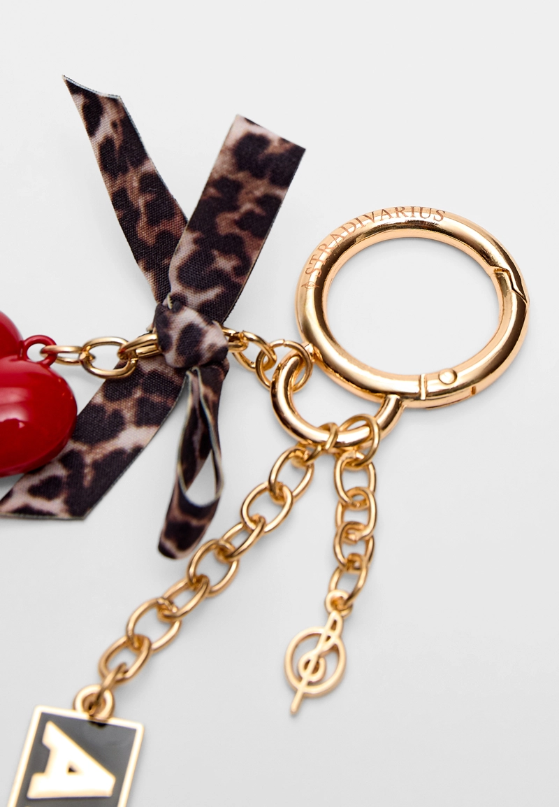 Брелок в форме сердца и бантика