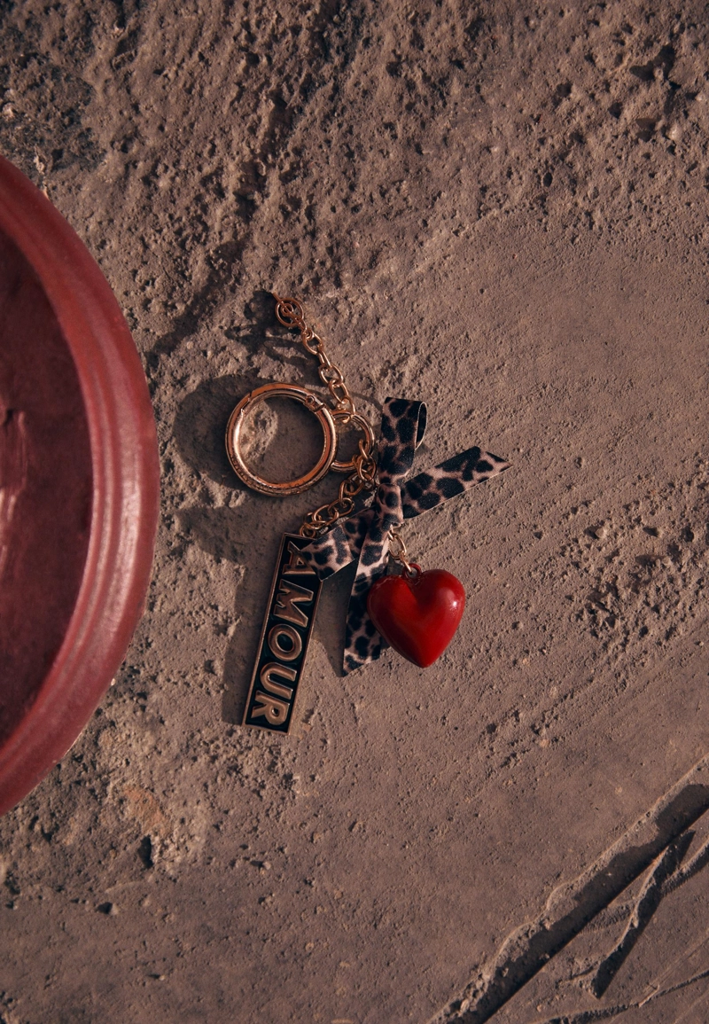 Брелок в форме сердца и бантика