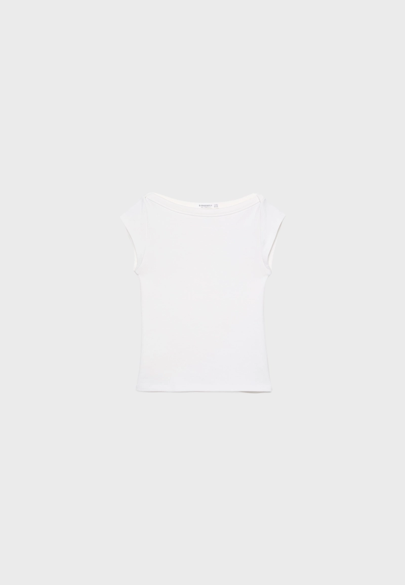 Базовая футболка с лодочным вырезом