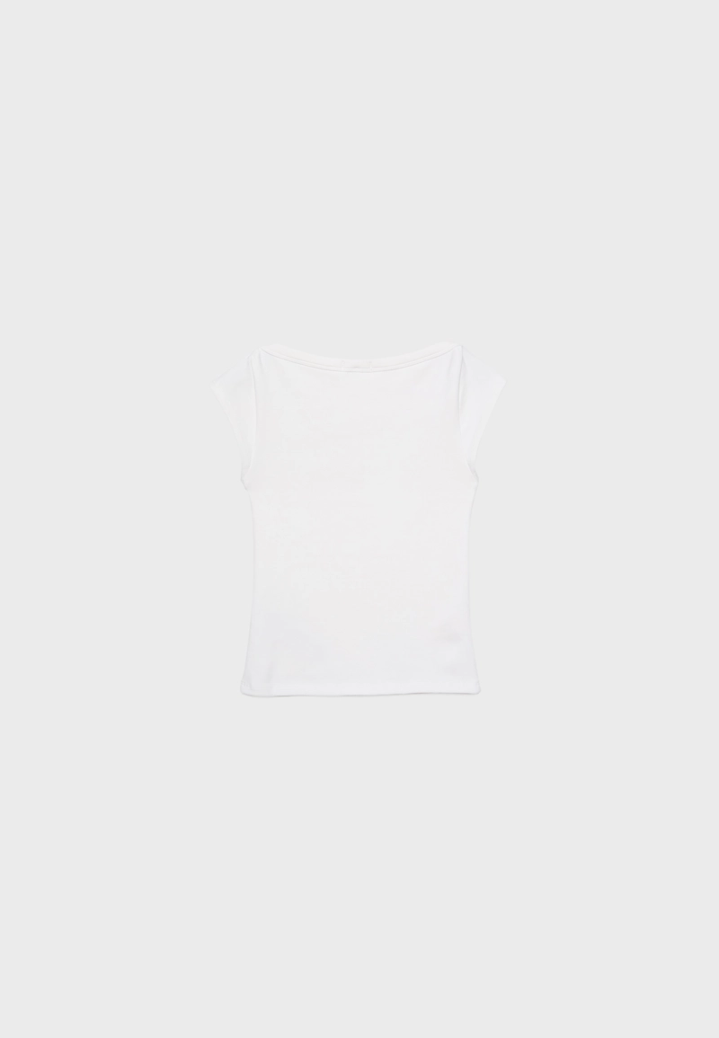 Базовая футболка с лодочным вырезом