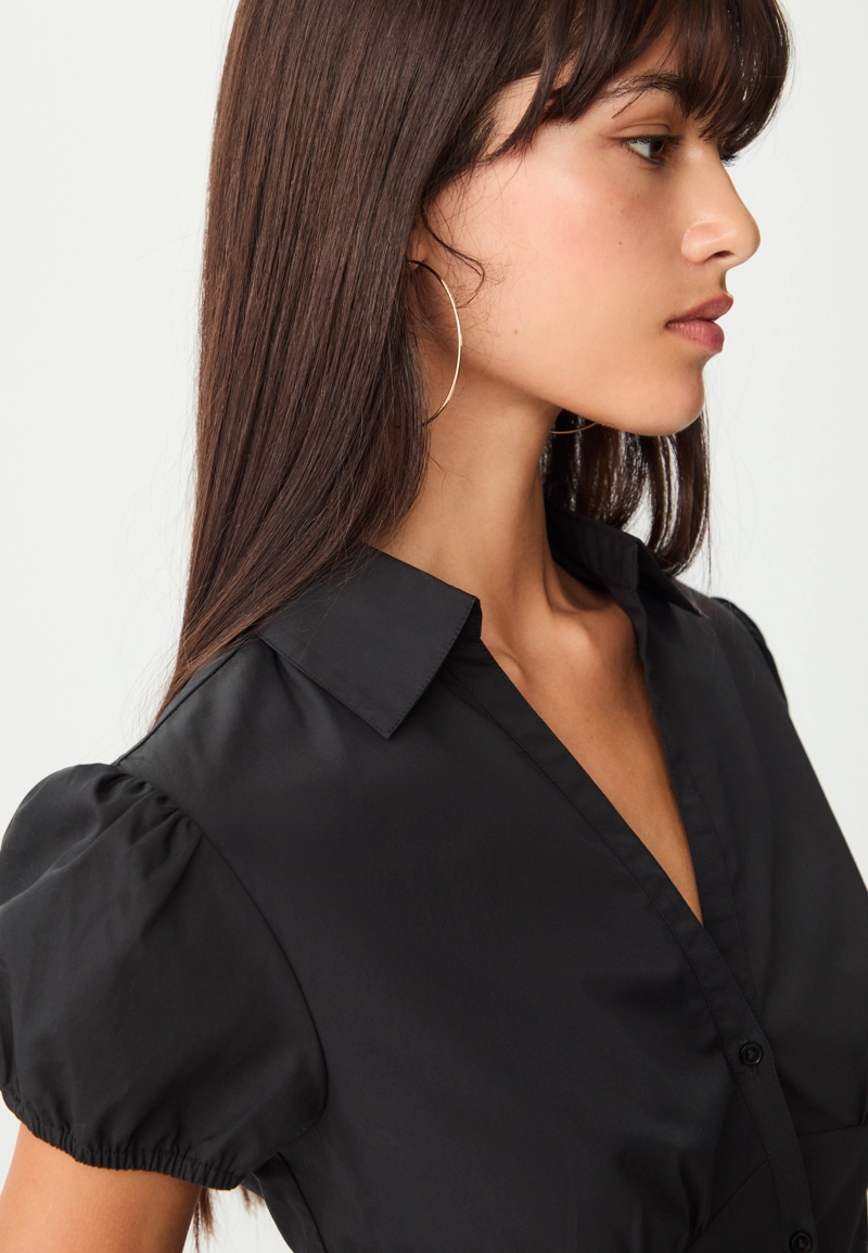 Приталенная рубашка с короткими рукавами