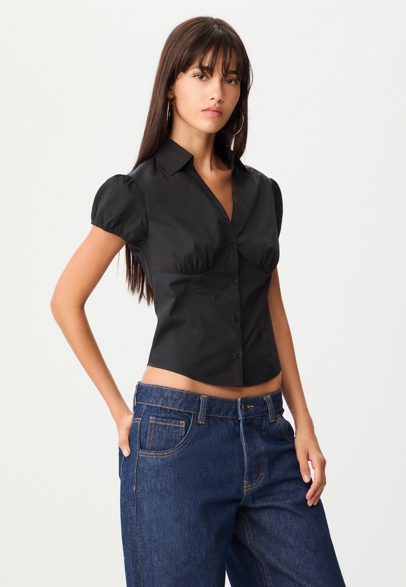 Приталенная рубашка с короткими рукавами