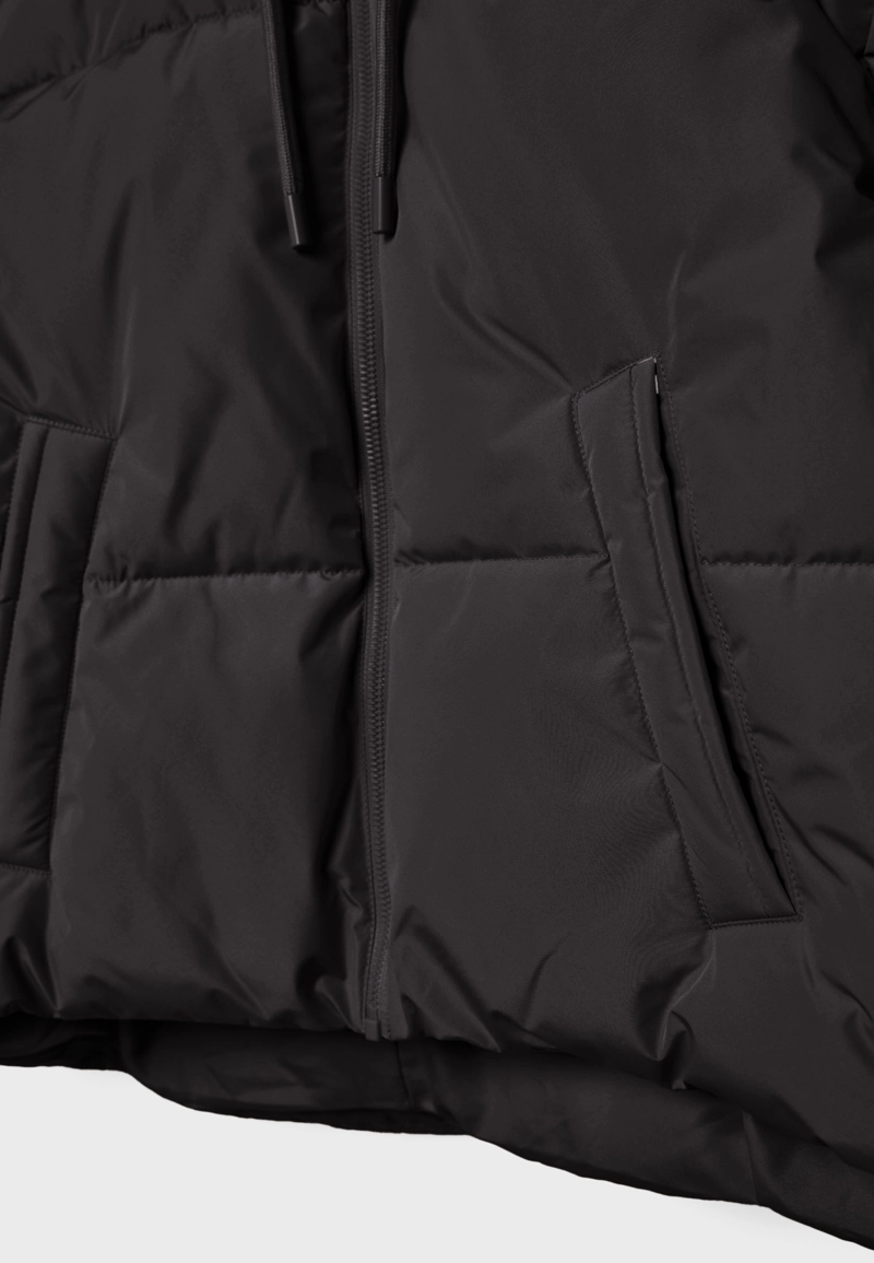 Стеганая куртка оверсайз с капюшоном