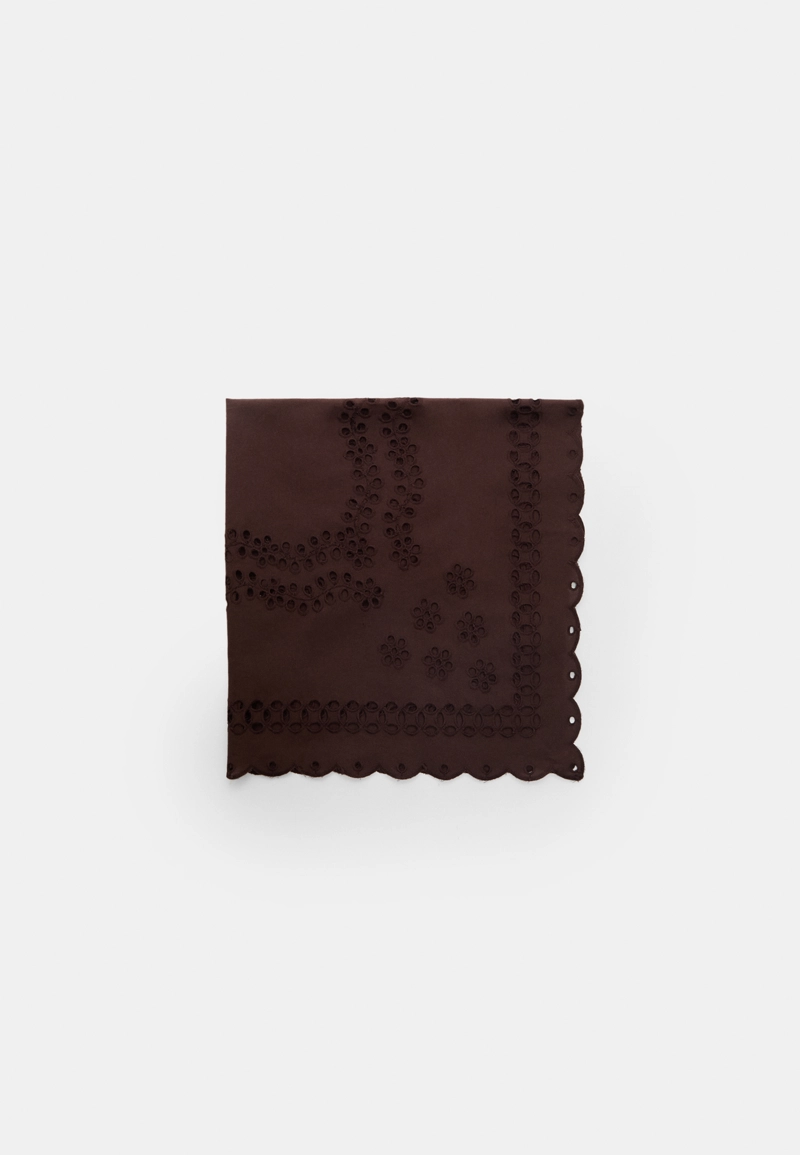 Хлопковый платок с вышивкой