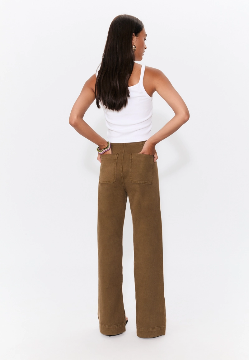 D77 Брюки в минималистичном стиле с карманами