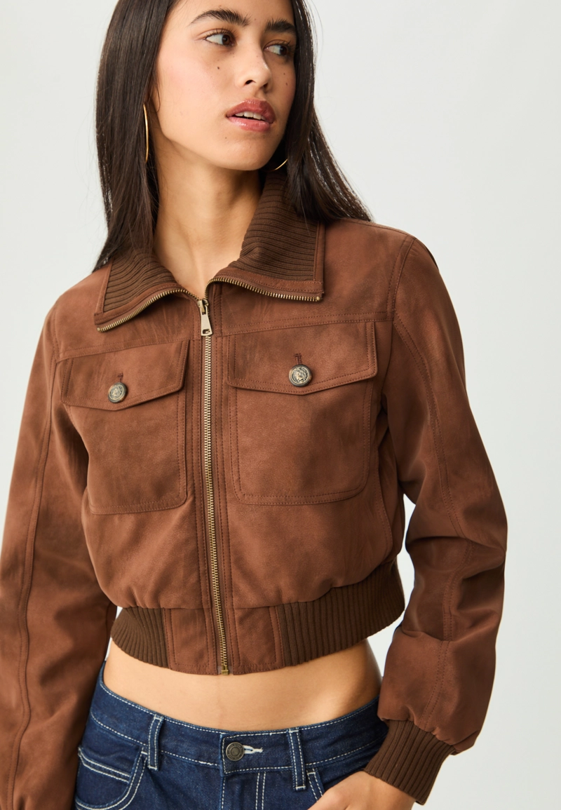 Укороченная куртка из искусственной кожи с карманами