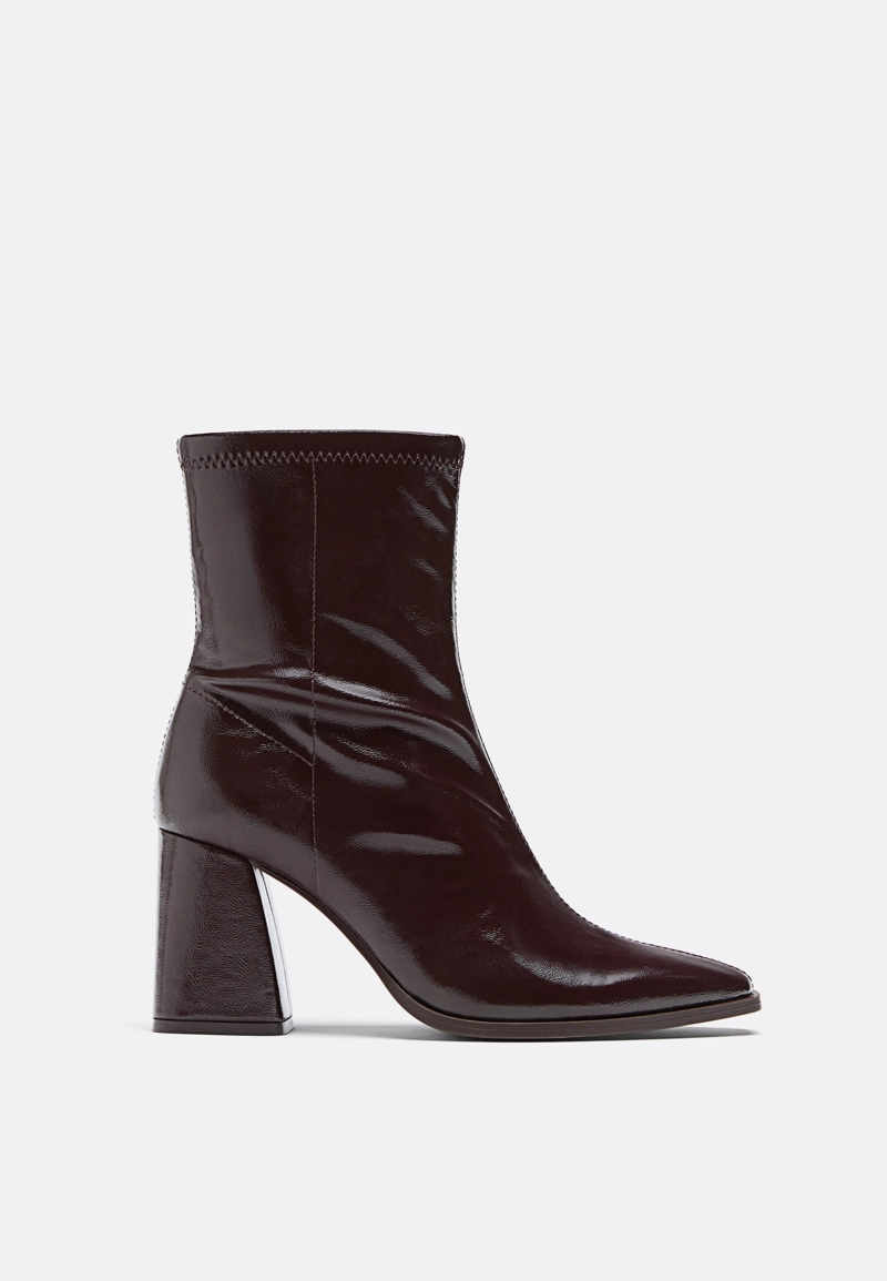 Стрейчевые ботильоны на каблуке