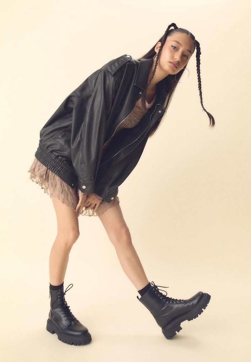 Плоские ботинки на шнуровке