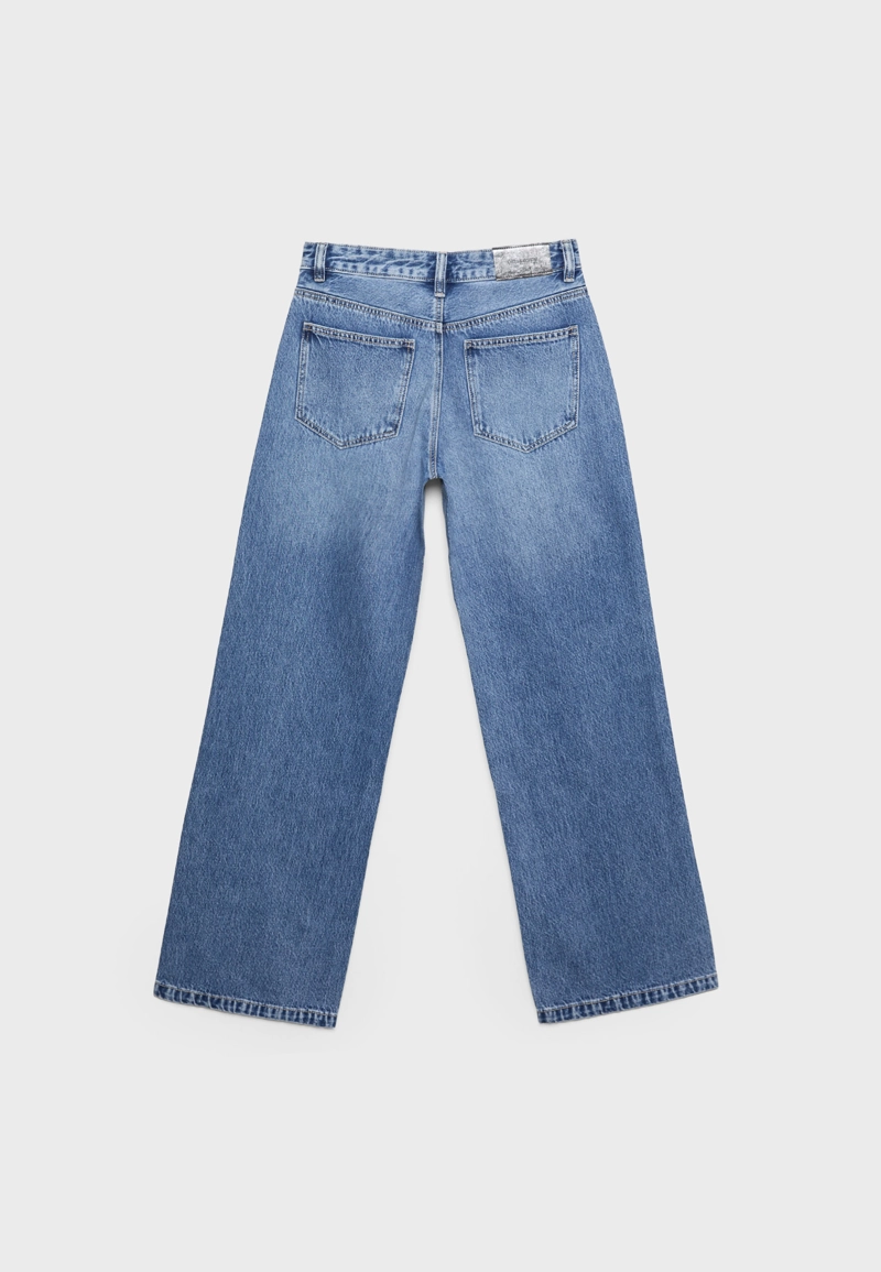 Джинсы со стразами в виде бриллиантов