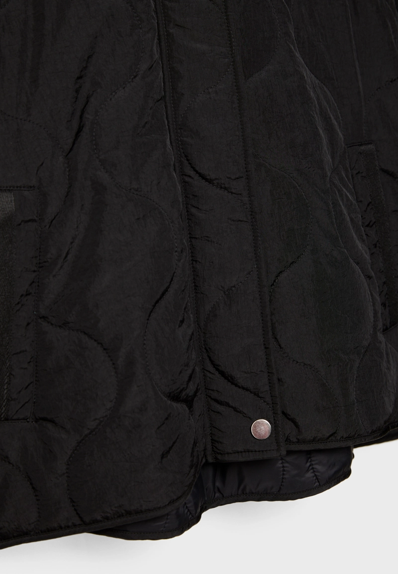 Утепленная куртка с капюшоном