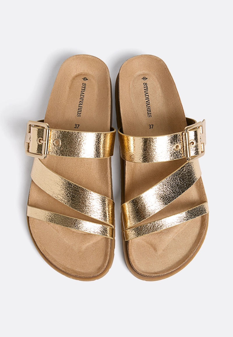 Сандалии на плоской подошве с ремешками