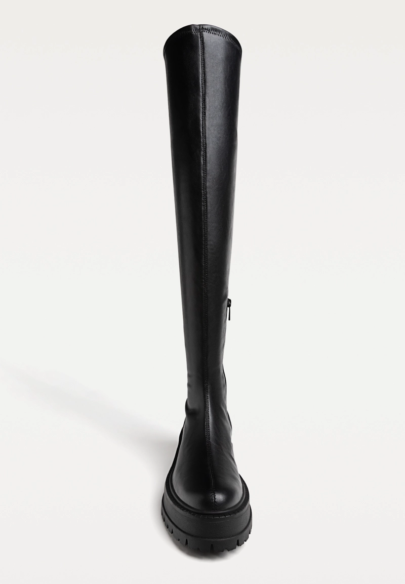 Черные сапоги XL на плоской рифленой подошве