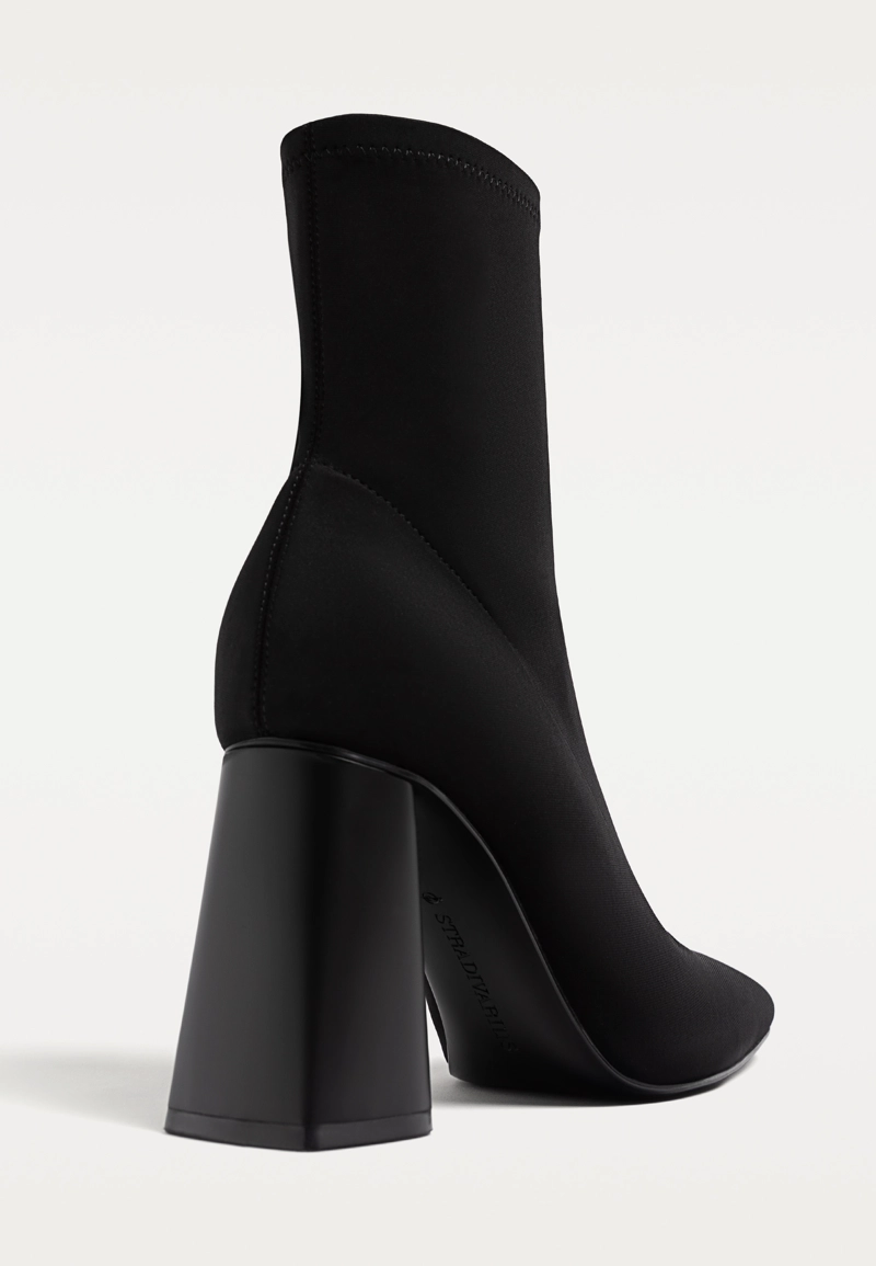 Ботильоны на каблуке из плотной синтетической ткани