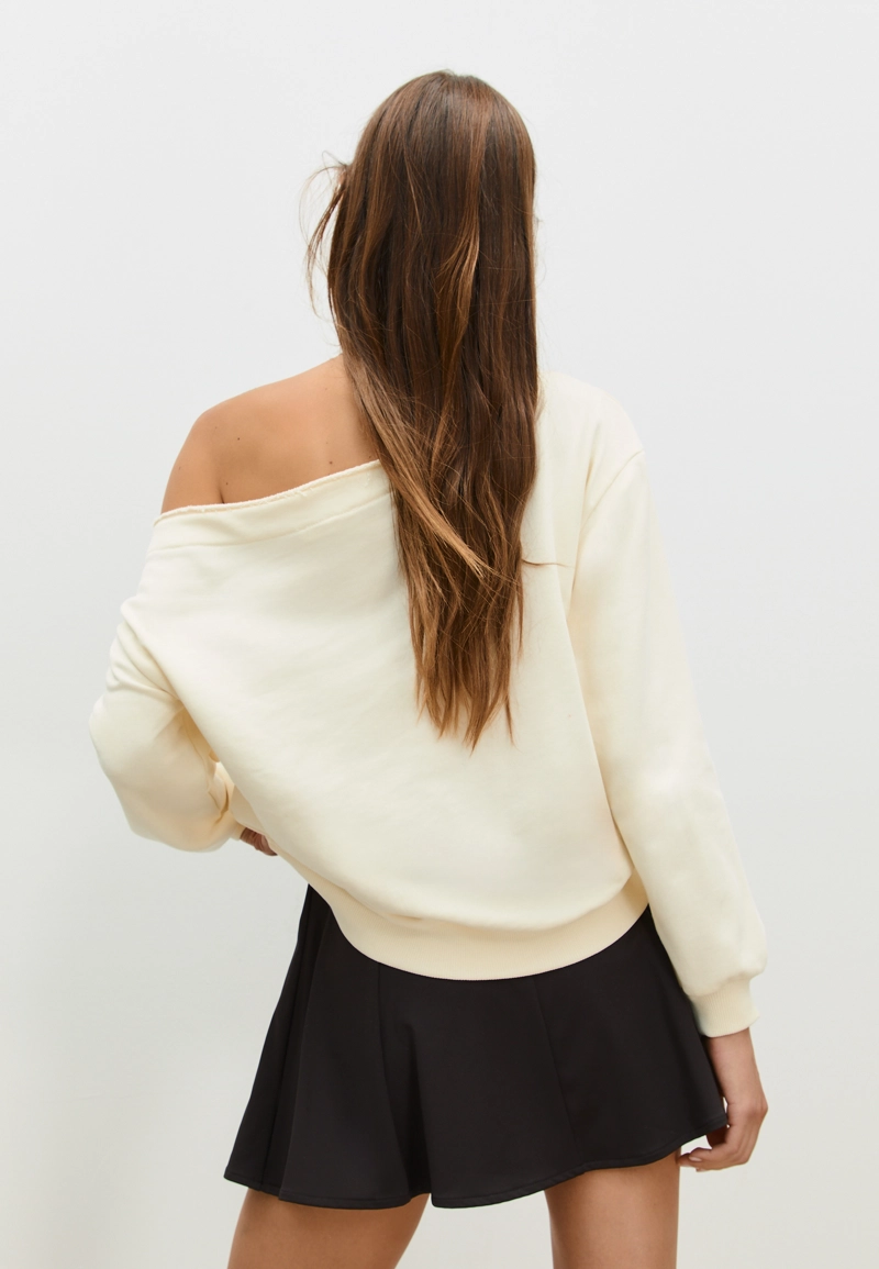 Толстовка с открытыми плечами