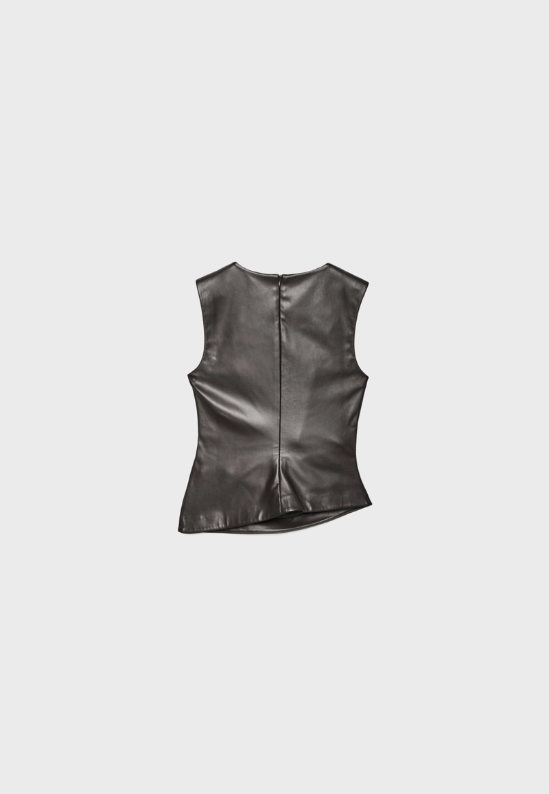 Безрукавка с эффектом кожи