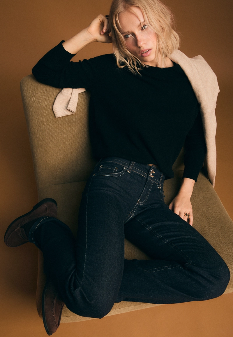 Джинсы клеш с низкой посадкой и двумя пуговицами