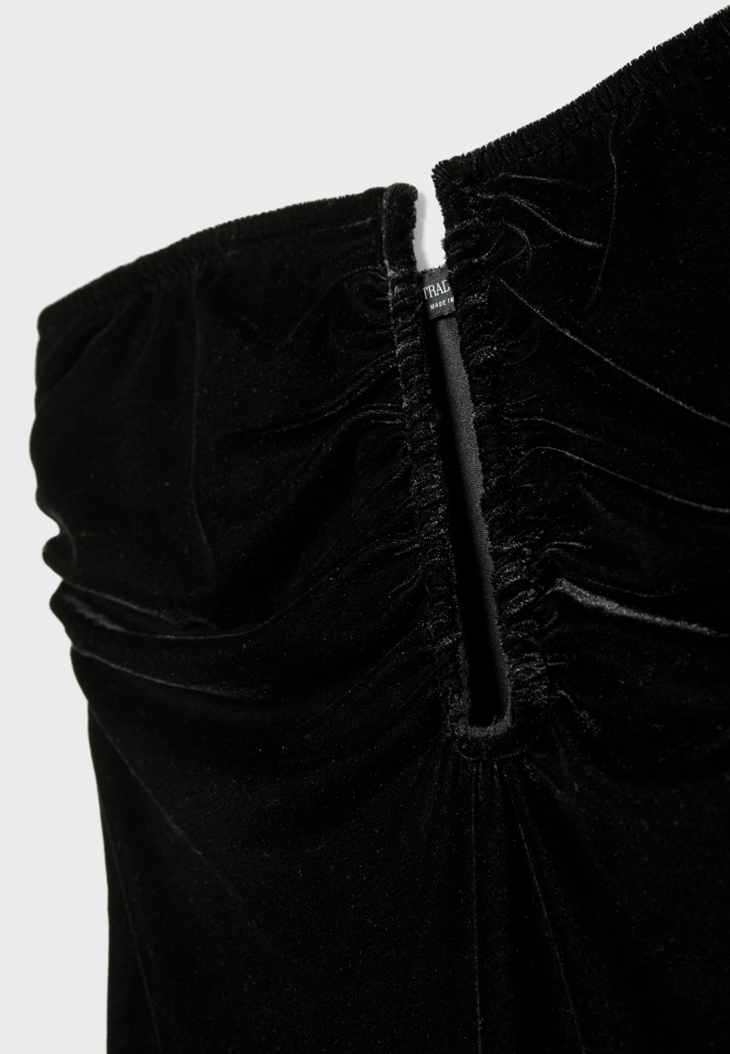 Длинное бархатное платье с U-образным вырезом