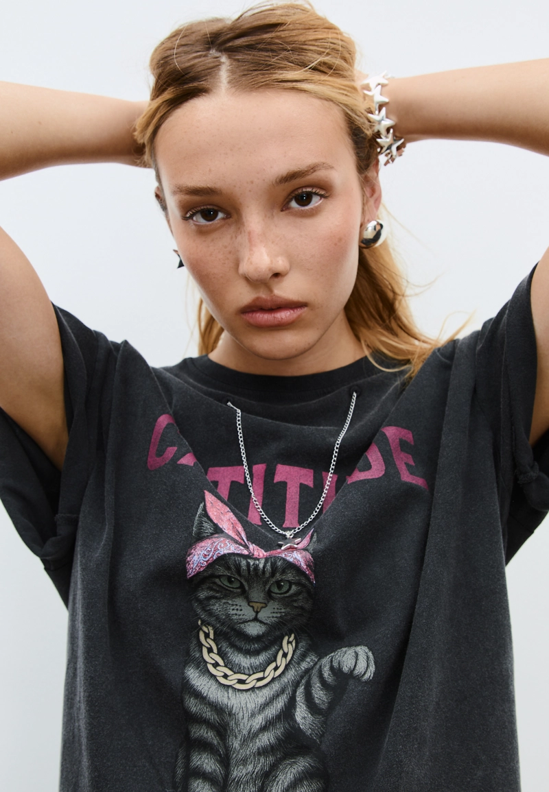 Футболка с принтом Catitude и аппликацией
