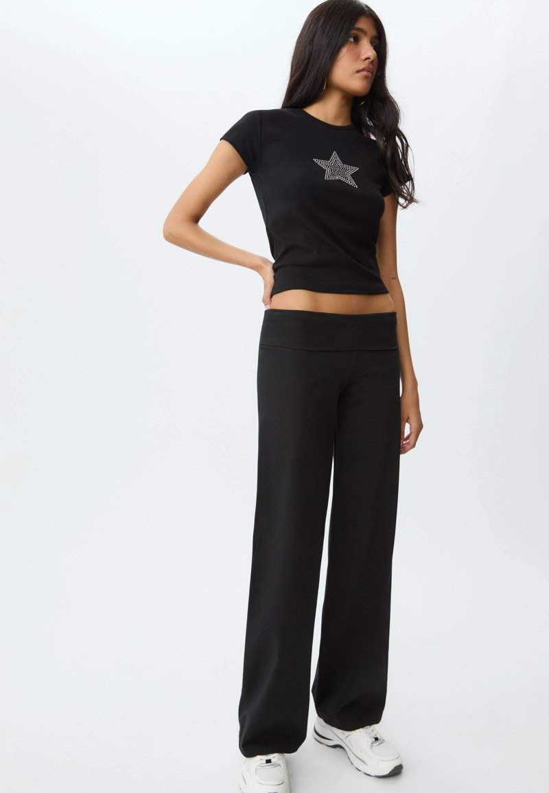 Прямые брюки с отворотом на поясе