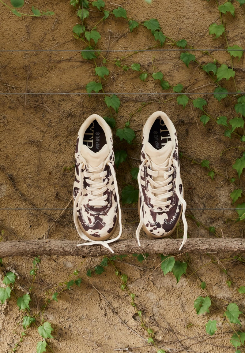 Кроссовки с принтом и искусственным мехом