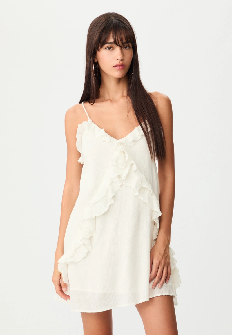 Короткое платье на бретельках с воланами