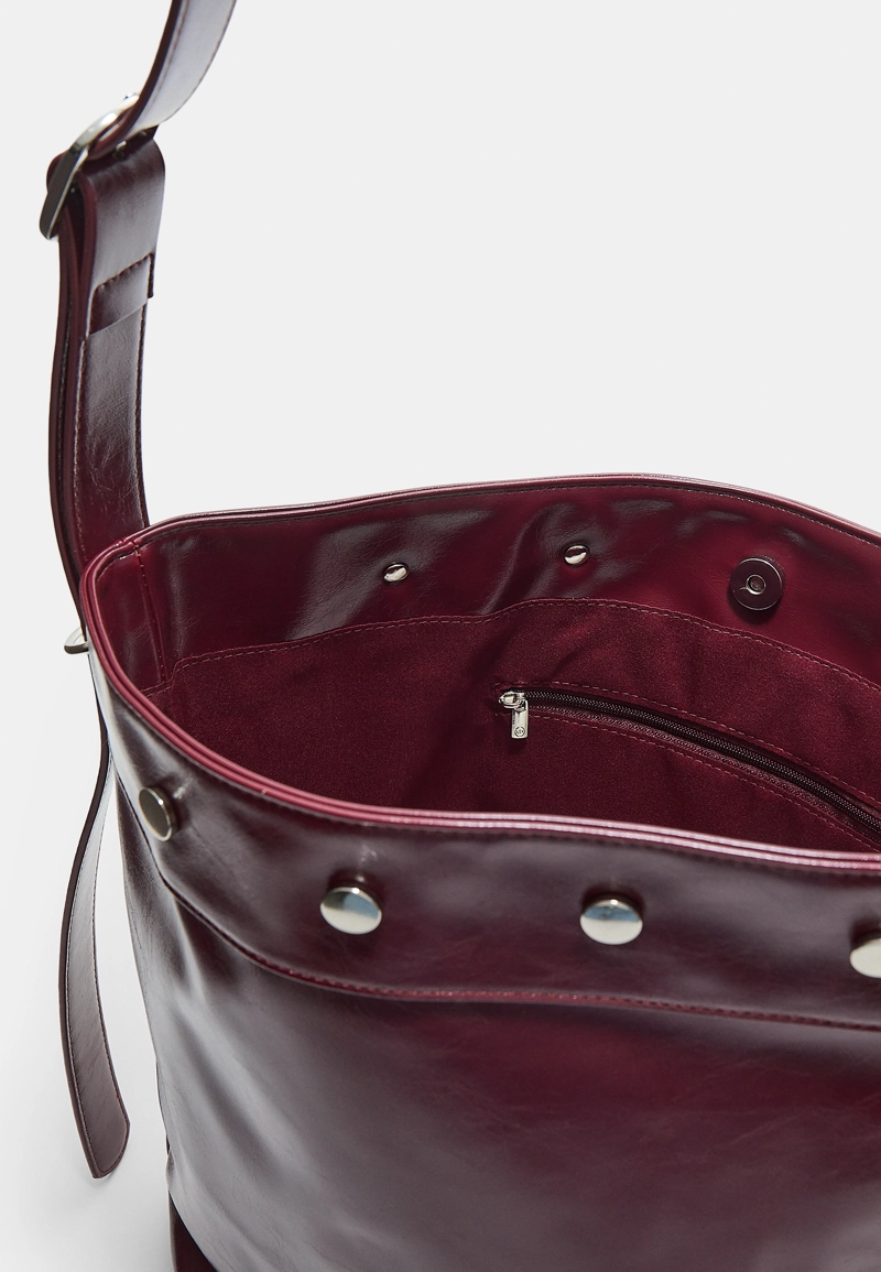 Сумка-ведро с заклепками