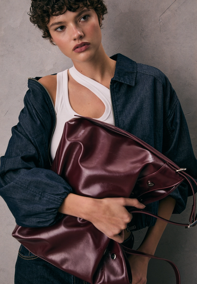 Сумка-ведро с заклепками