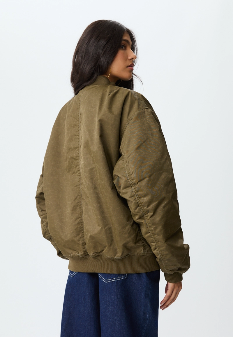 Бомбер с эффектом потертости