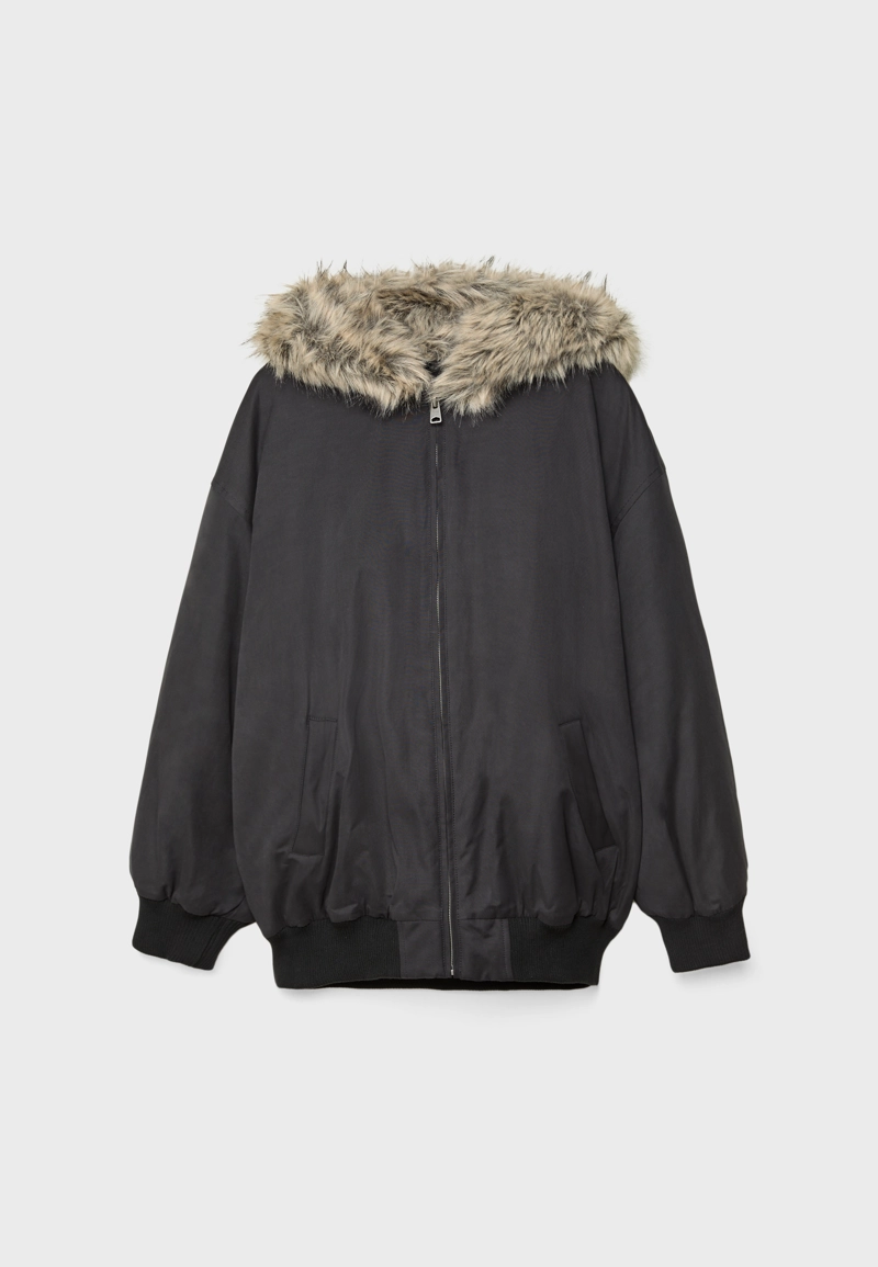 Стеганая куртка-бомбер с капюшоном из искусственного меха