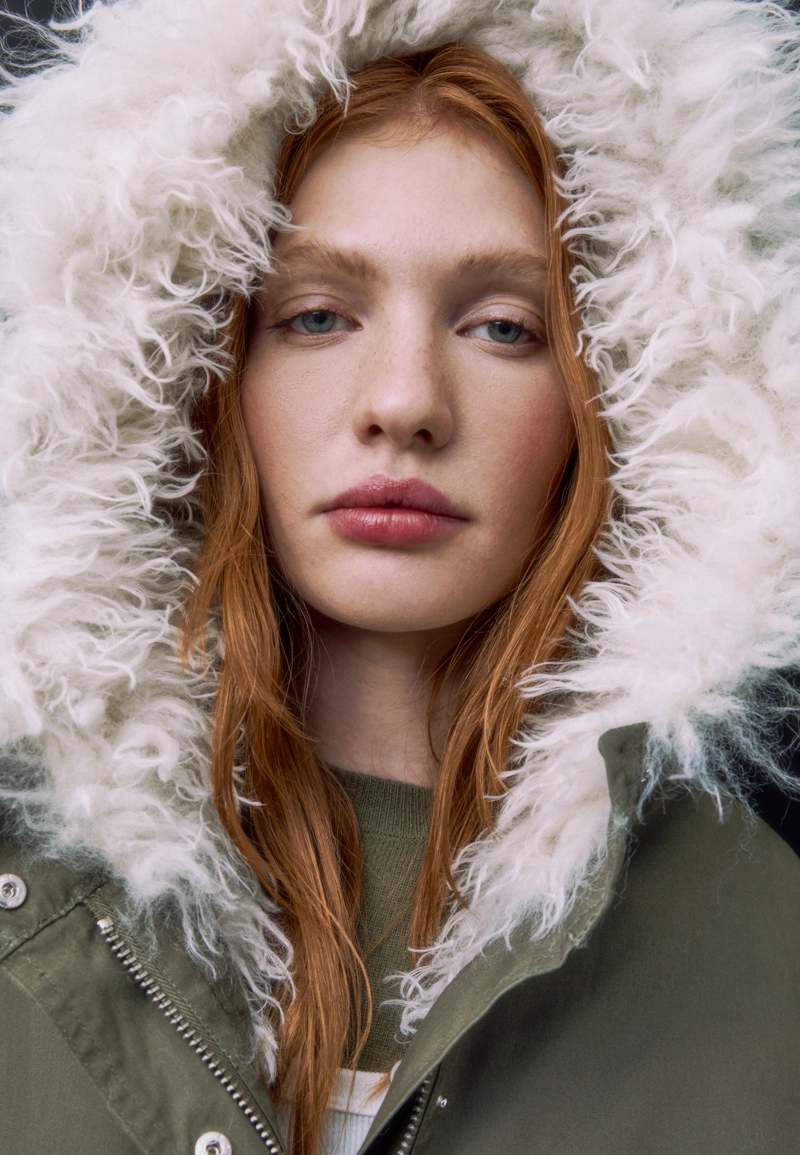 Парка стеганая с длинным искусственным мехом внутри