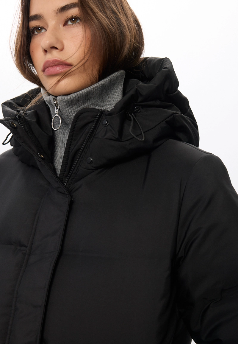 Длинное прямое стеганое пальто с пухом