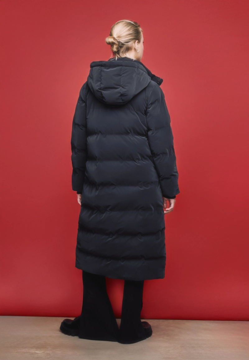 Длинное стеганое пальто