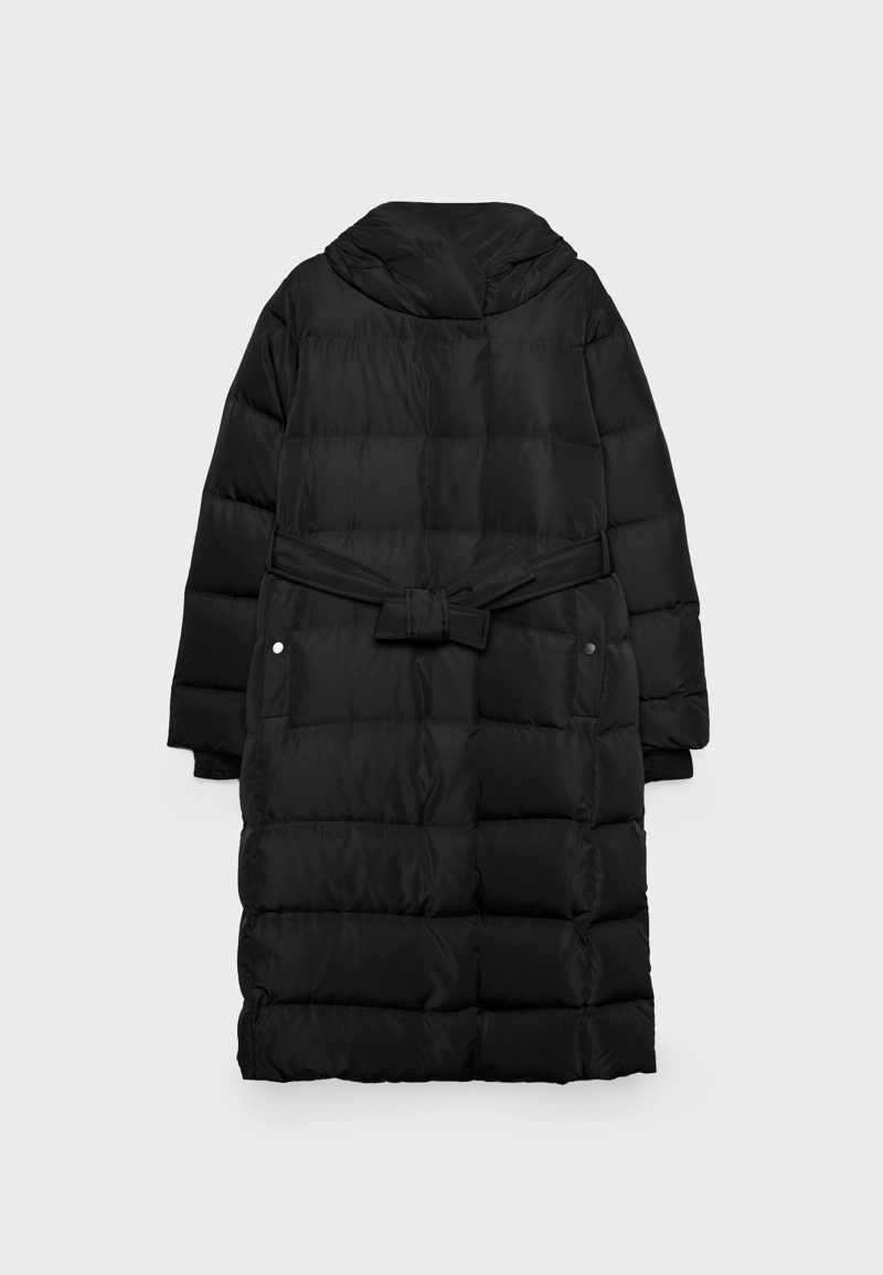 Длинное стеганое пальто на пуху с поясом
