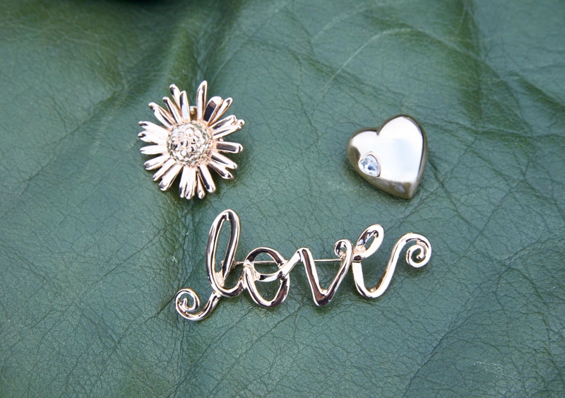 Набор из 3 комбинированных значков «Любовь»