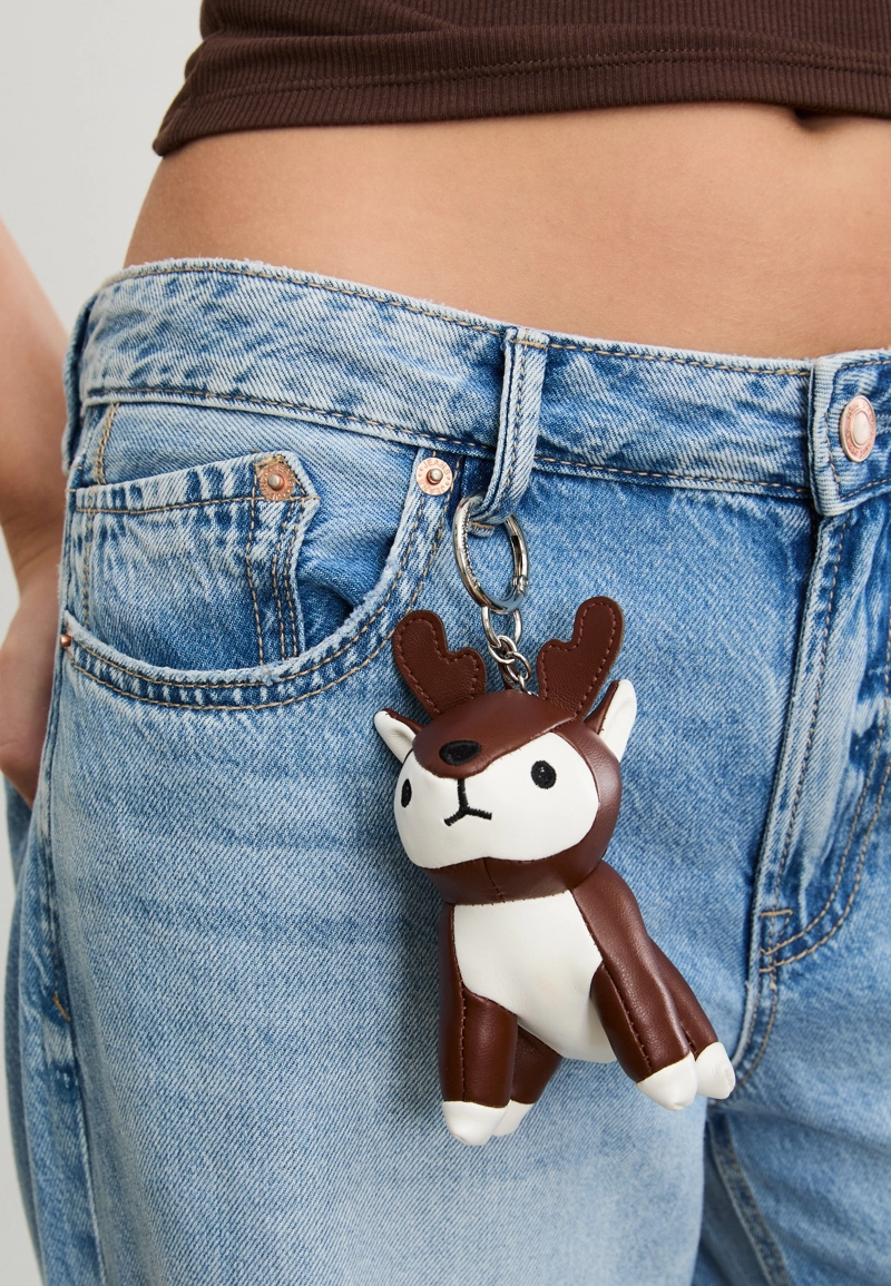 Брелок-подвеска с кожаным эффектом