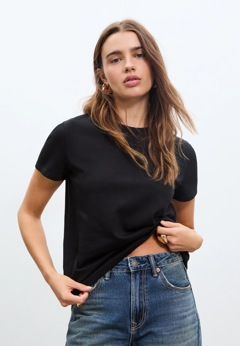 Базовая футболка regular из мягкой ткани