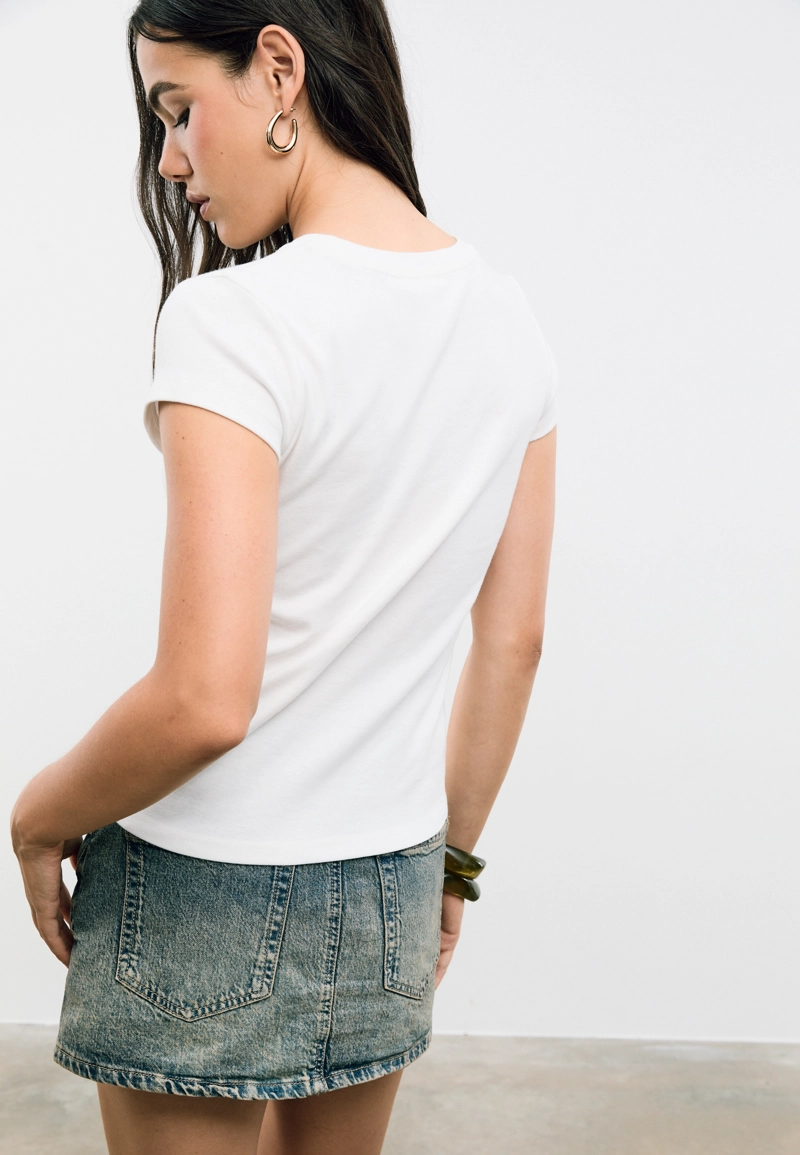 Футболка с графическим текстом